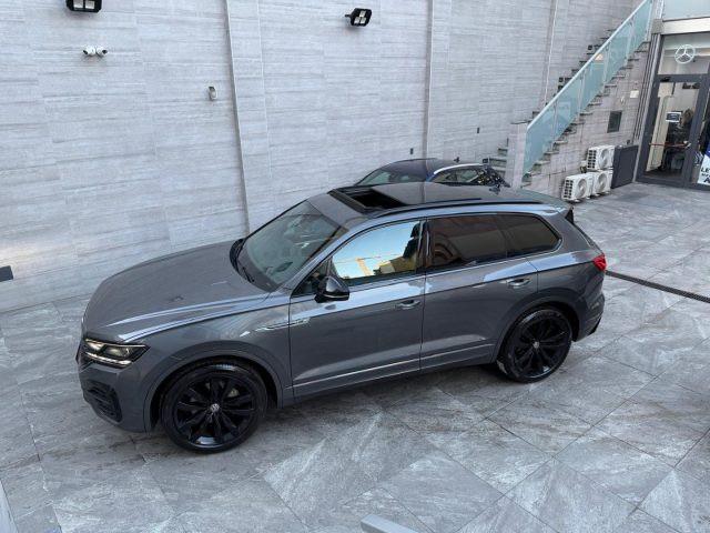VOLKSWAGEN Touareg 3.0 V6 TDI 286 CV SCR R line tetto panoramico