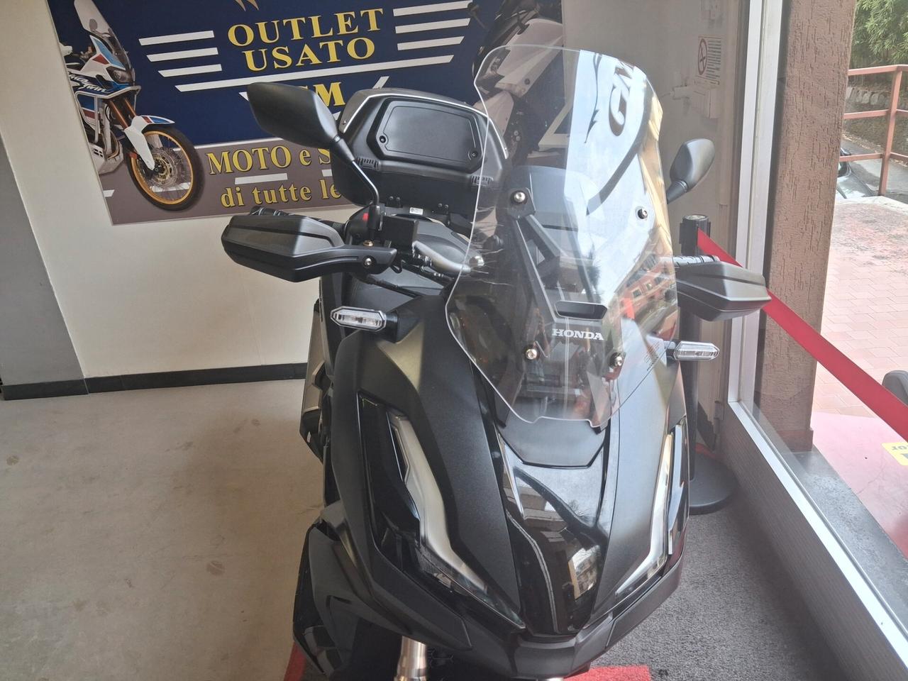 Honda ADV 350 ABS + TCS