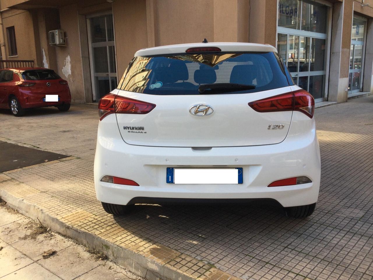 Hyundai i20 1.2 84 CV 5 porte Blackline