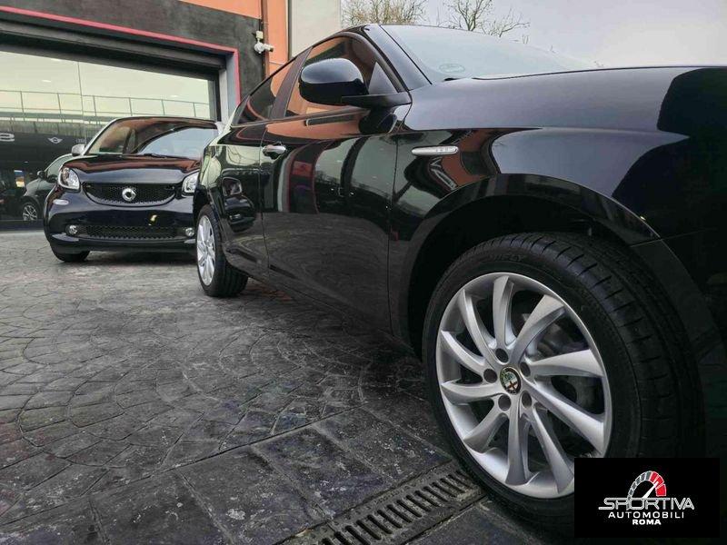 Alfa Romeo Giulietta SPORT BLACK NAVI AUTO PARI AL NUOVO! 1.4 Turbo