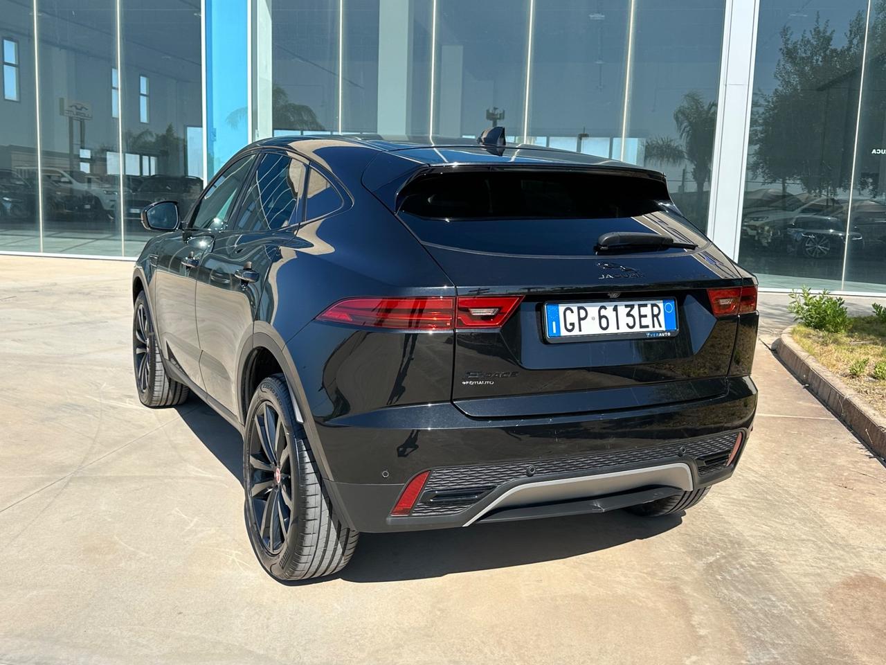 Jaguar E-Pace 2.0d R-Dynamic S possibilità noleggio no scoring