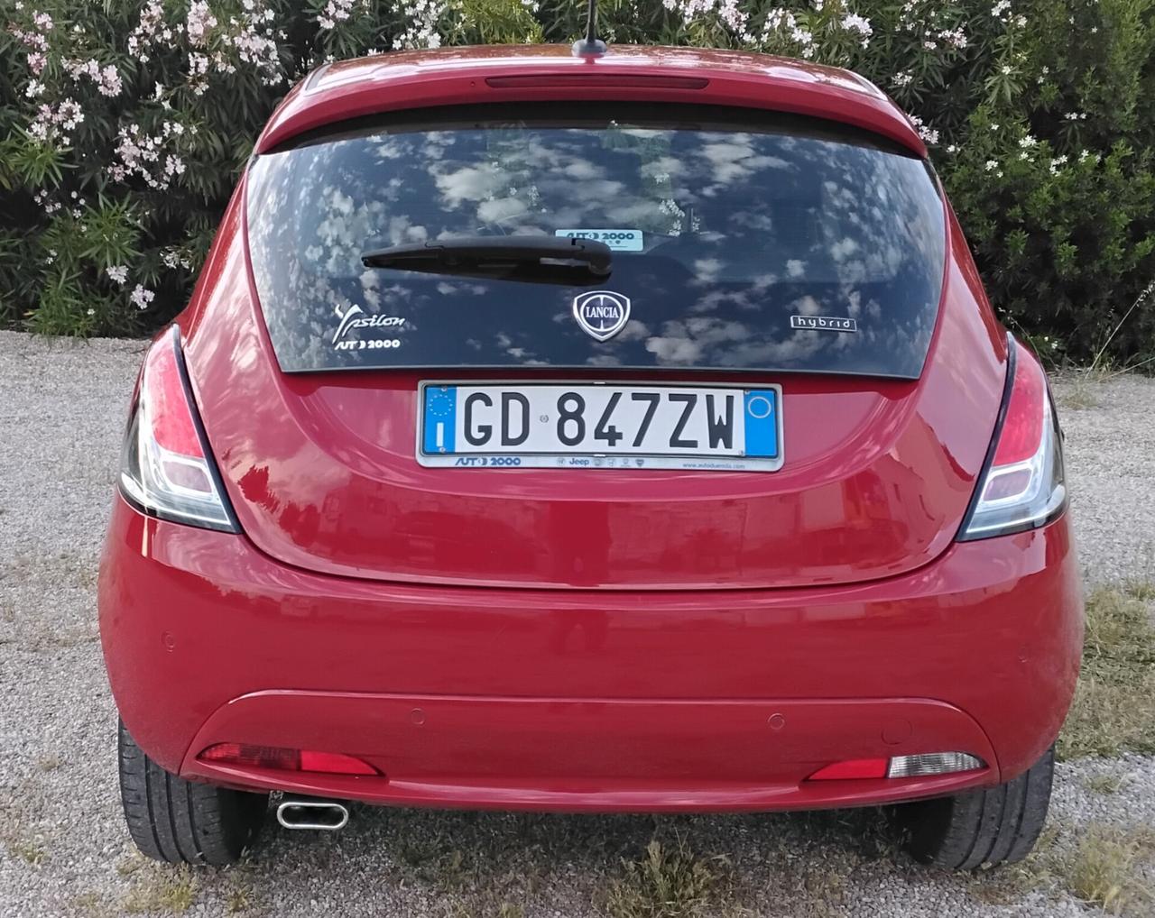 Lancia Ypsilon 1.0 FireFly 5 porte S&S Hybrid Ecochic Silver
