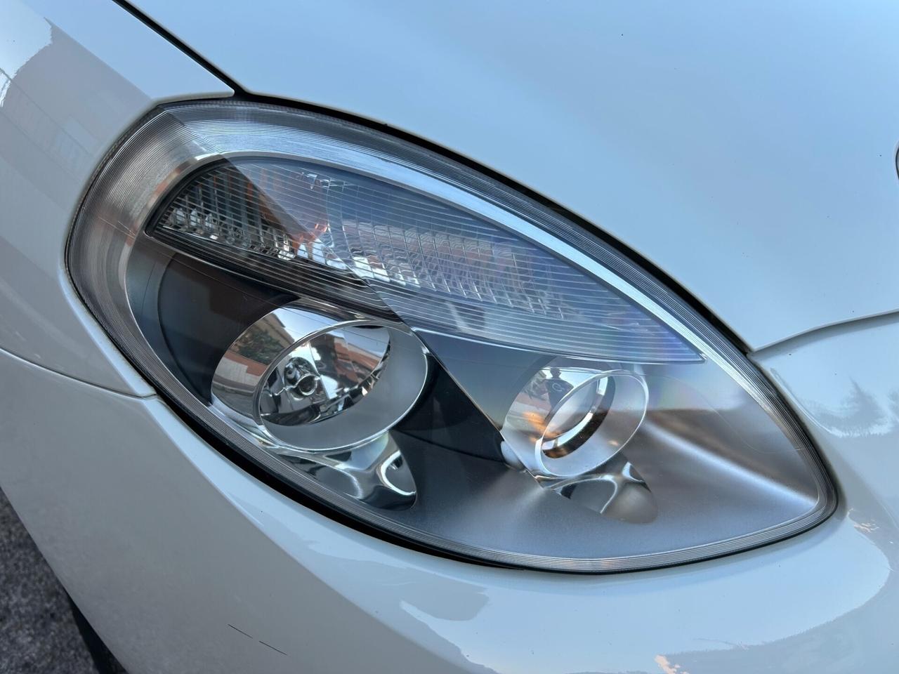 Lancia Ypsilon 1.3 MJT 75 CV Unyca