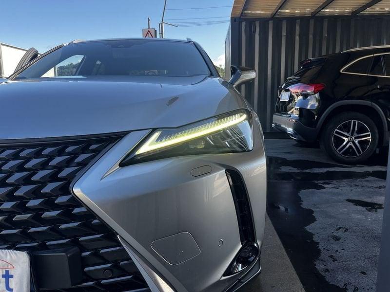 Lexus UX 250h 2.0 Luxury 4wd cvt