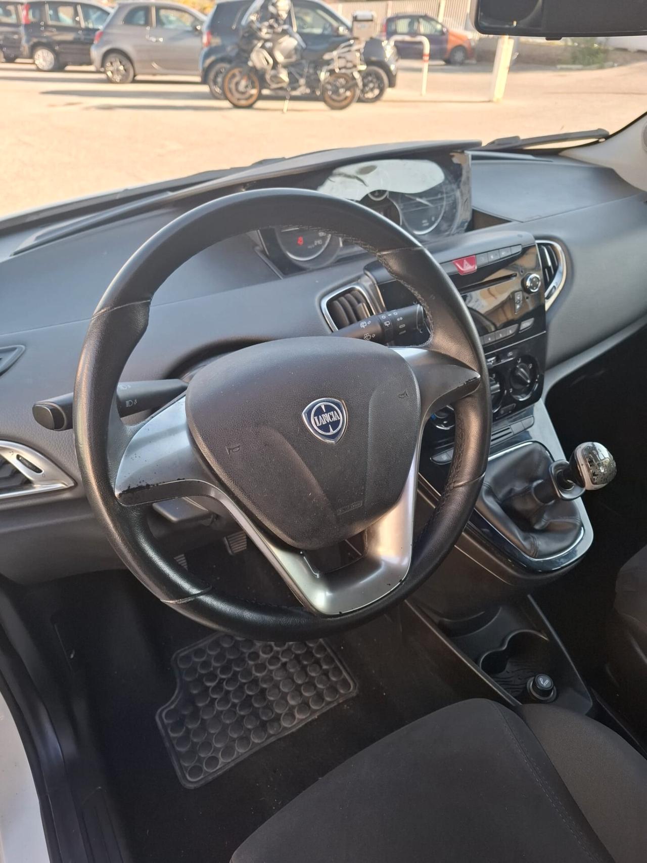 Lancia Ypsilon 1.2 69 CV GPL Ecochic Silver - 2012