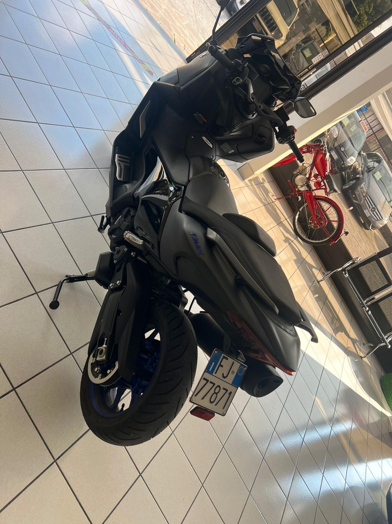 Yamaha TMAX 560