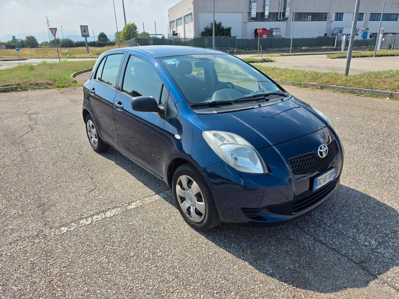 Toyota Yaris 1.0 5 porte