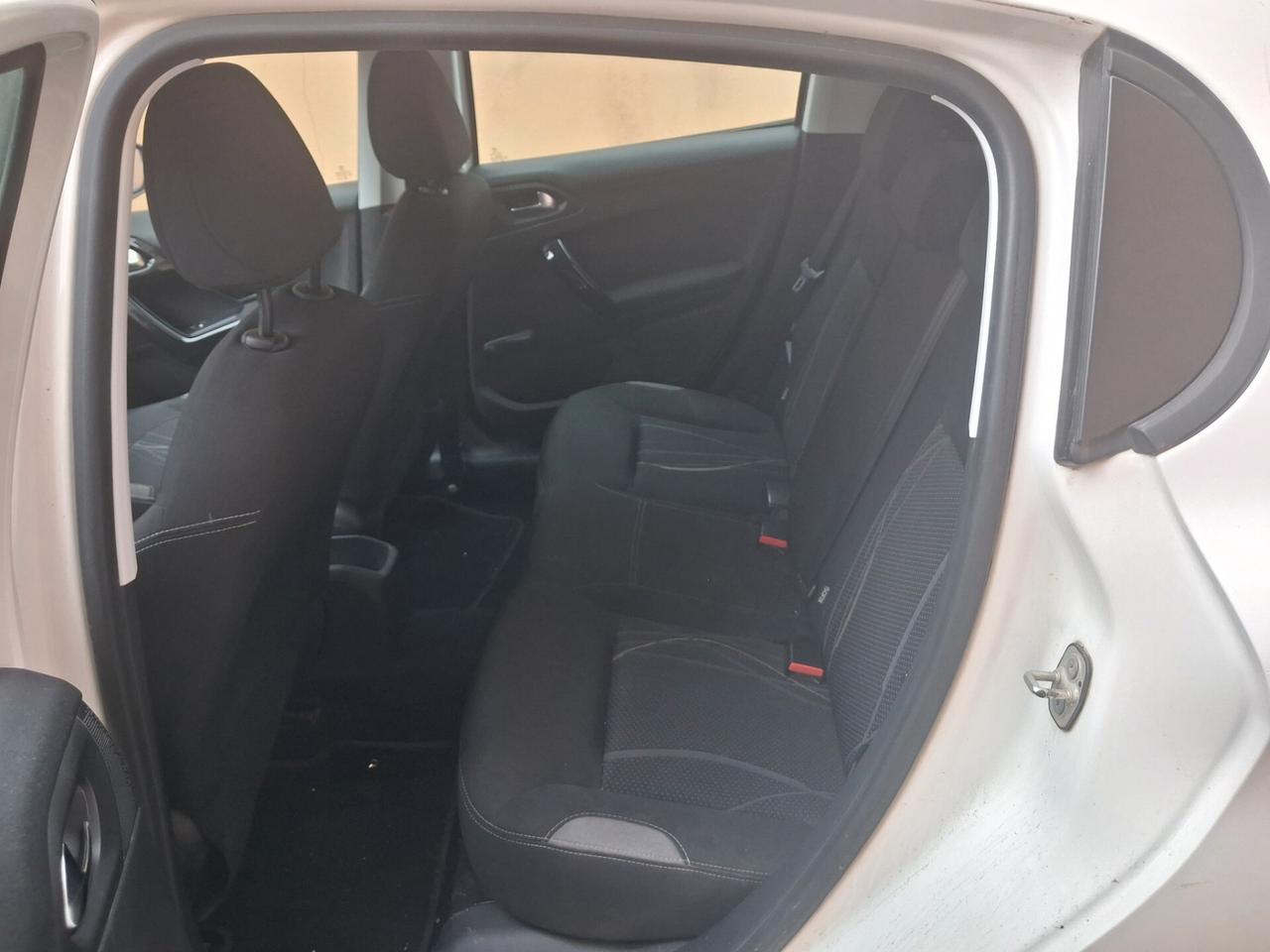 Peugeot 208 1.4 VTi 95 CV 2014 (motore da rivedere)