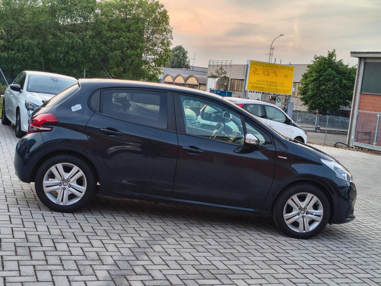 Peugeot 208 PureTech 82 5 porte Allure