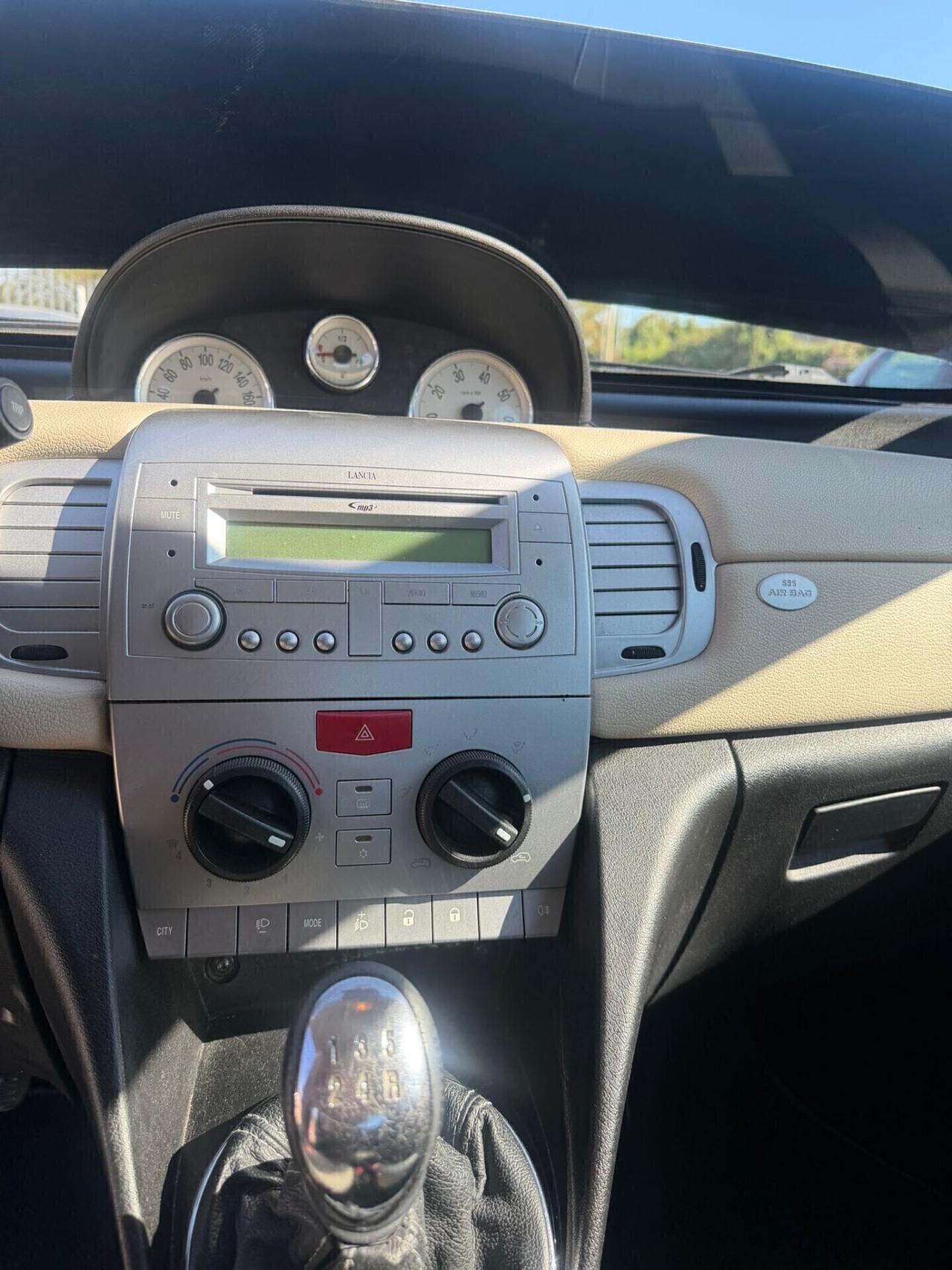 Lancia Ypsilon 1.2 69 CV Argento