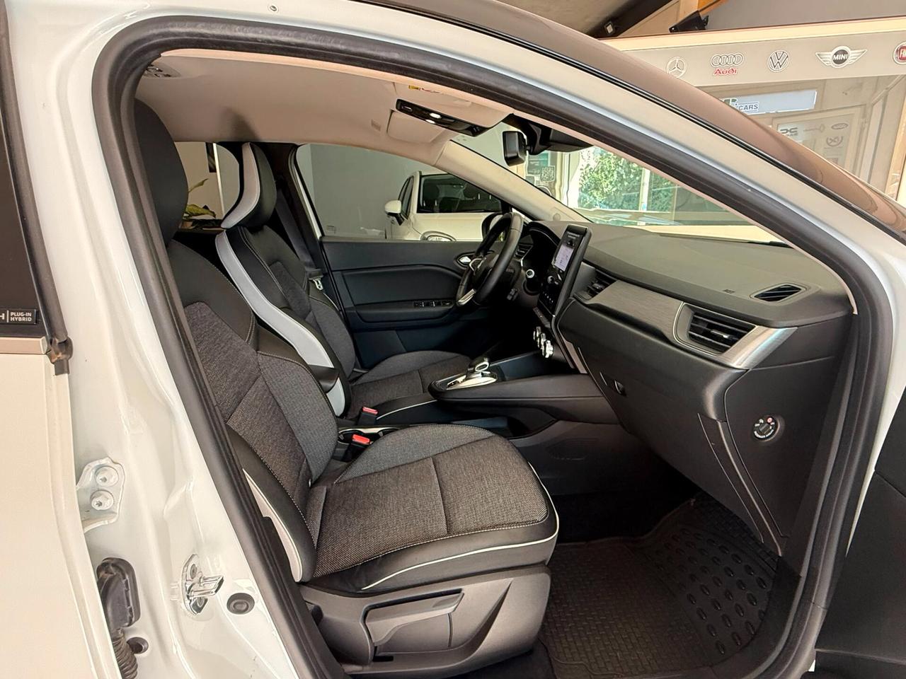Renault Captur Plug-in Hybrid E-Tech 160 CV Initiale Paris