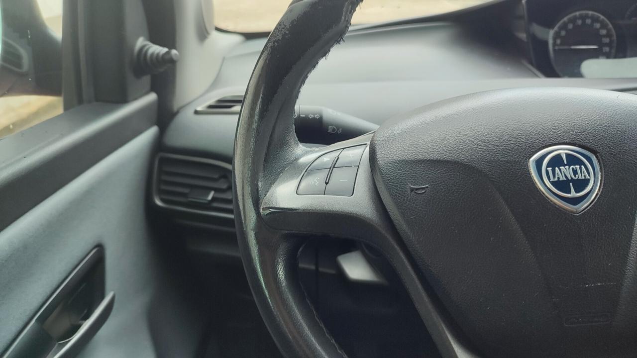 Lancia Ypsilon 1.2 69 CV 5 porte Silver