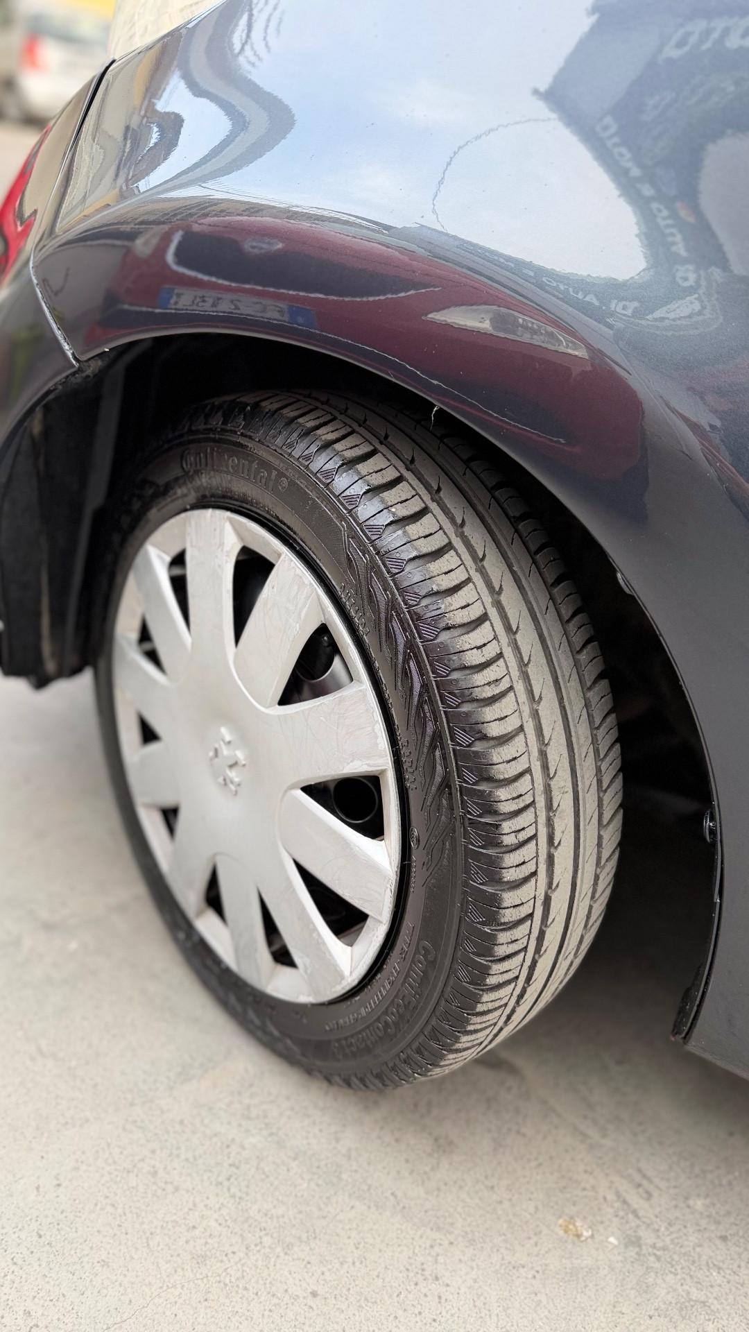 Peugeot 107 1.0 68CV 5p. Sweet Years AUTOMATICA