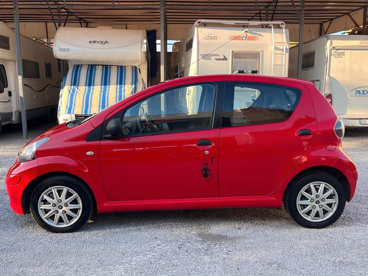 Toyota Aygo 1.0 VVT-i 68CV 5 porte Now 67.000KM