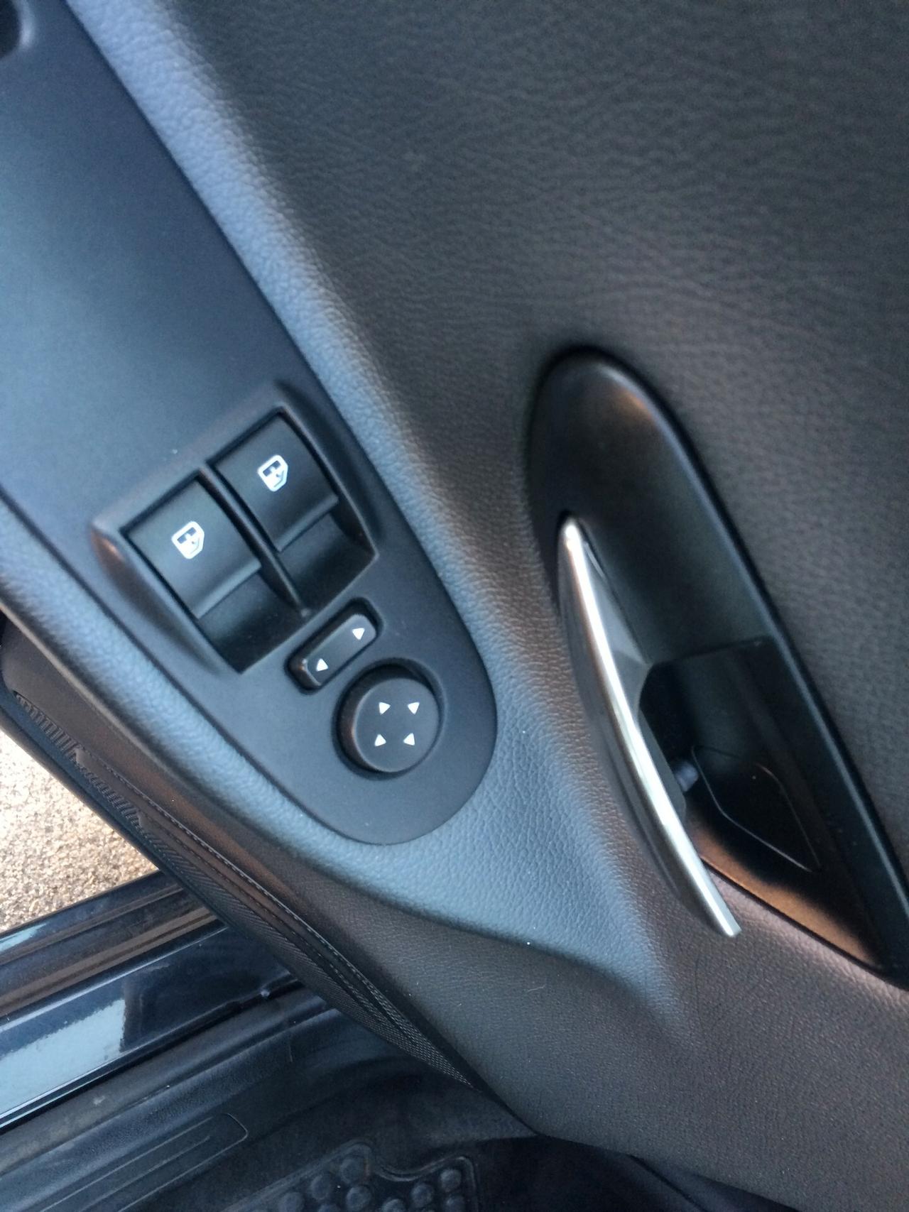 Lancia Ypsilon 0.9 TwinAir 85 CV tagliandata garanzia !!automatica! ideale per neopatentati!