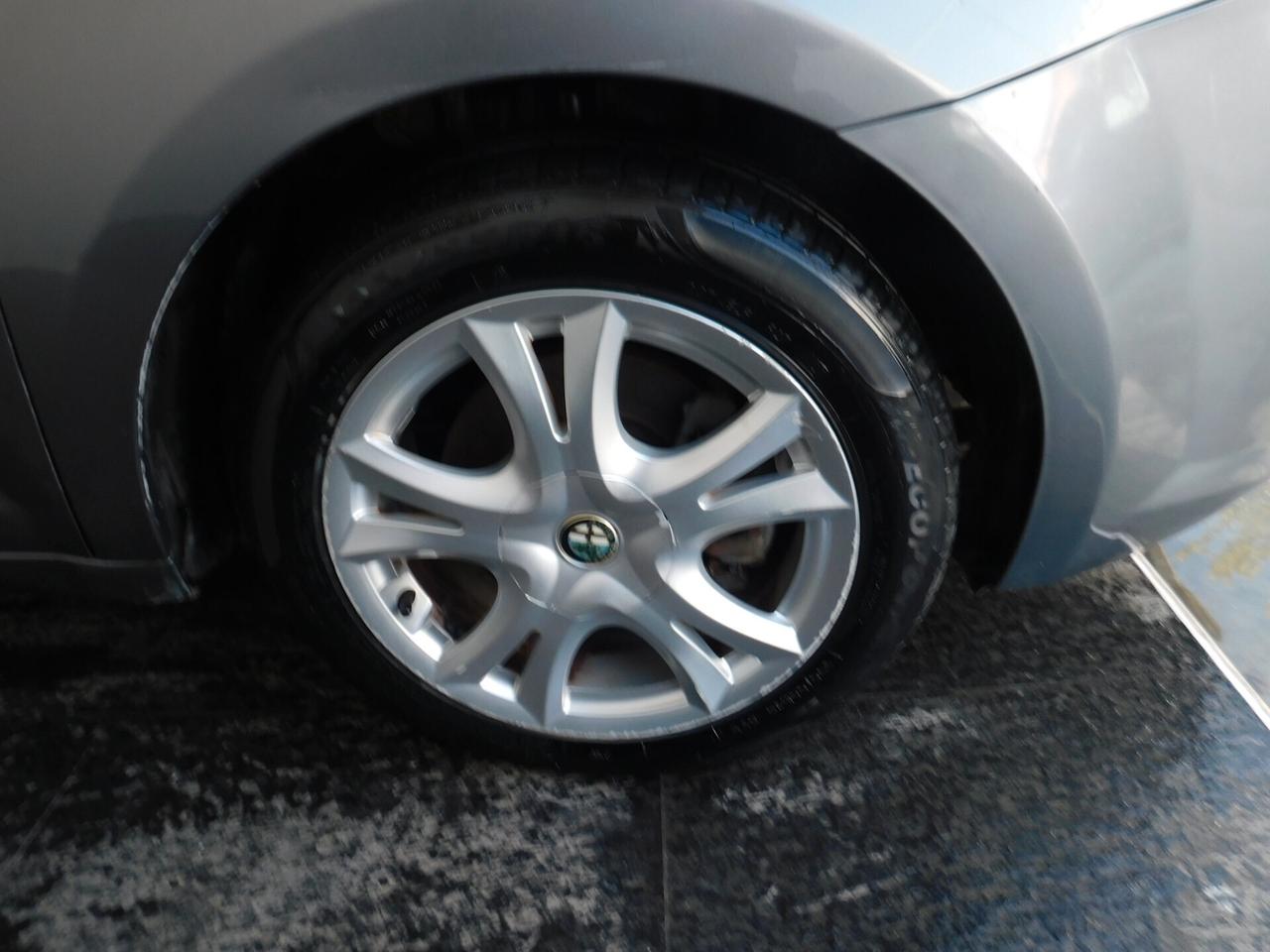 Alfa Romeo MiTo 1.3 JTDm-2 95 CV S&S Distinctive Sport Pack