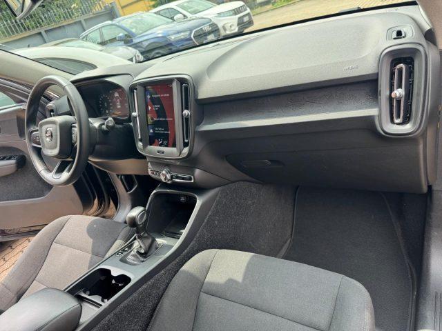 VOLVO XC40 T2 Momentum Core