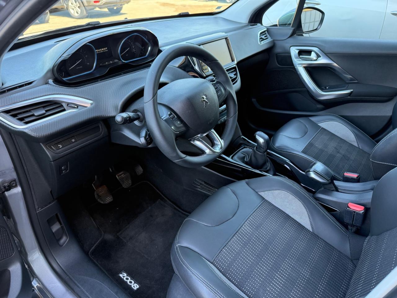Peugeot 2008 BlueHDi 100 S&S Black Matt