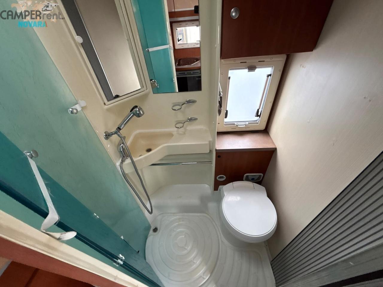 CHAUSSON WELCOME WS - Semintegrale compatto con letto matrimoniale in coda ed ampio garage