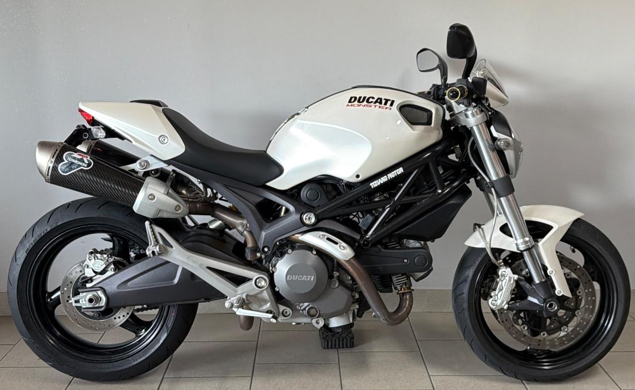 Ducati Monster 696