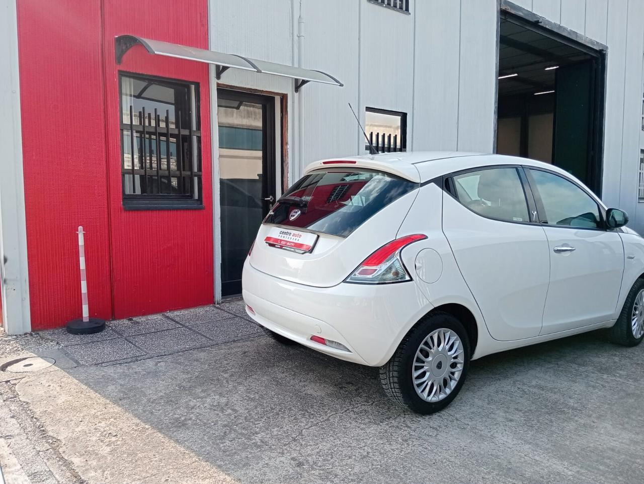Lancia Ypsilon 1.2 69 CV 5 porte Silver