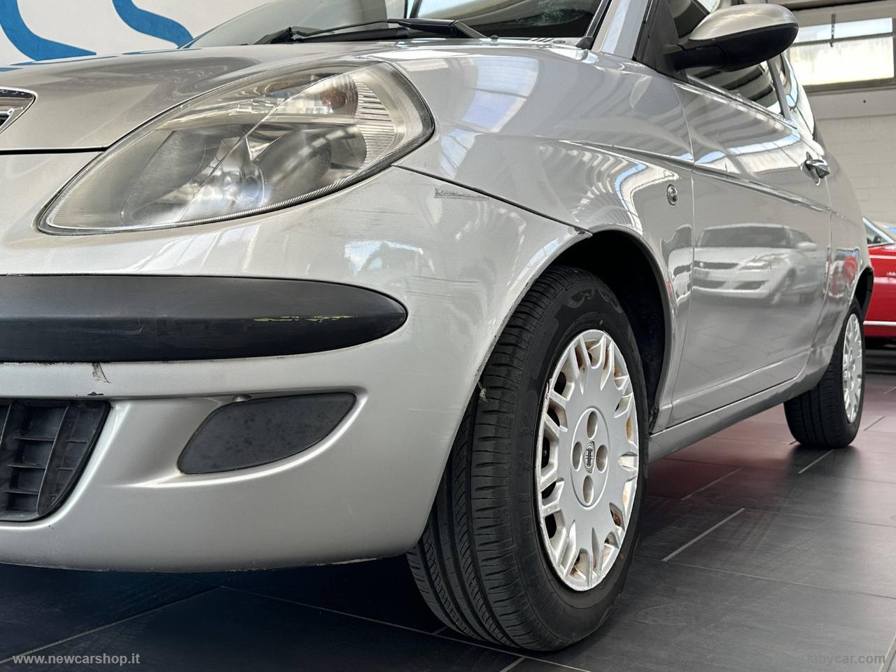 LANCIA Ypsilon 1.2 Argento NEOPATENTATI