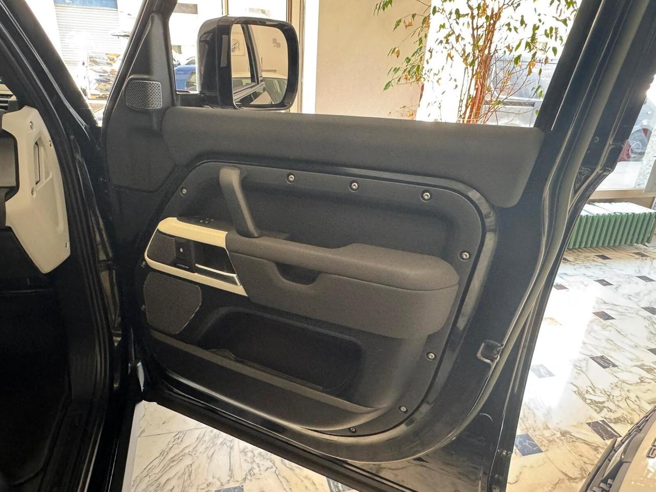 Land Rover Defender 110 3.0D I6 200 CV AWD Auto SE