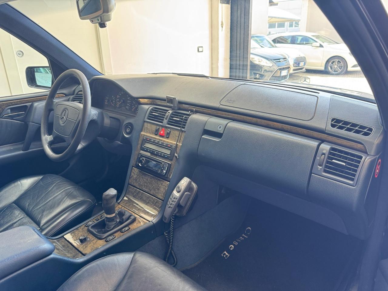 Mercedes-benz E 200 E 200 cat Classic