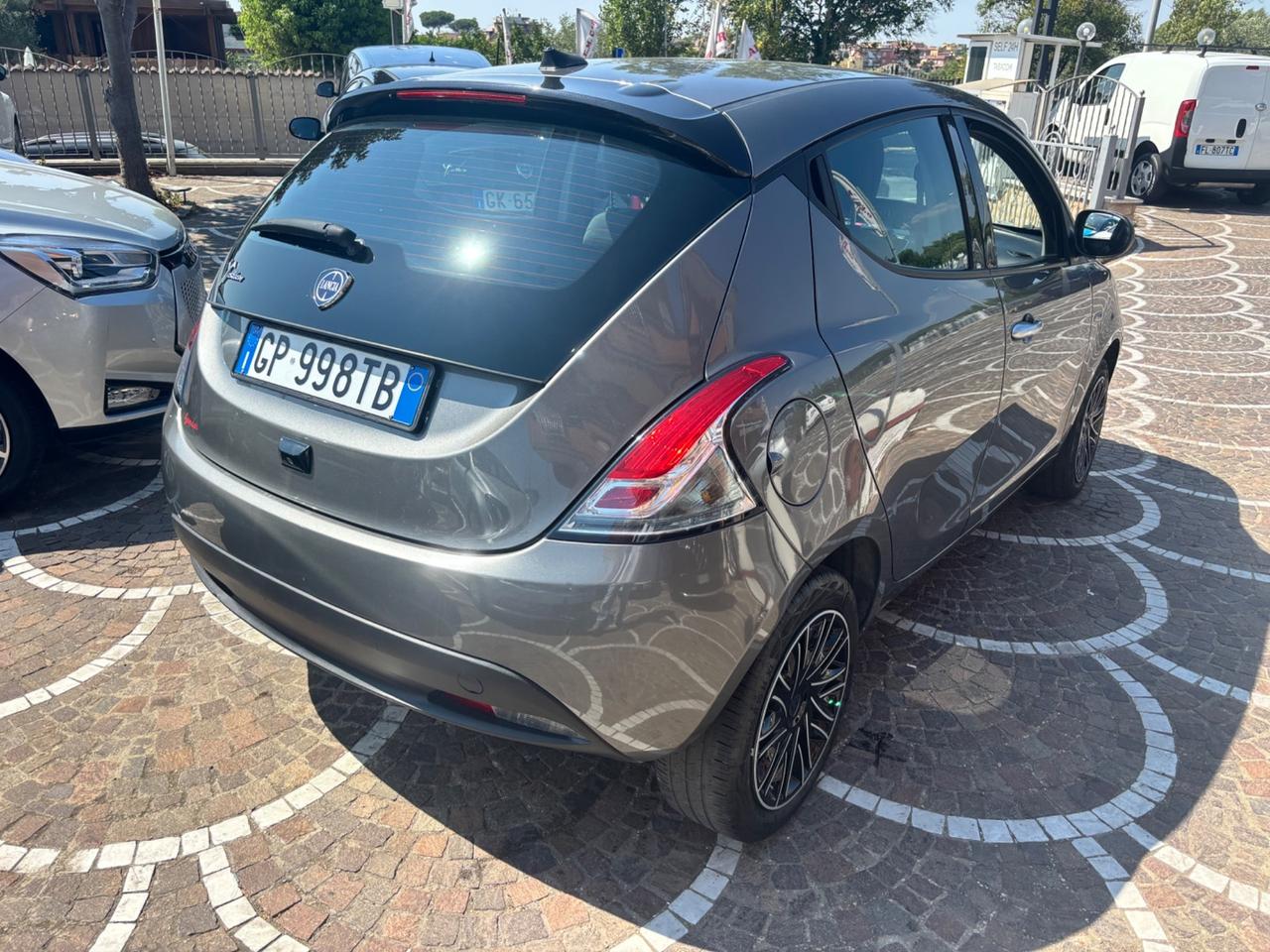 Lancia Ypsilon 1.0 FireFly 5 porte S&S Hybrid Gold Plus