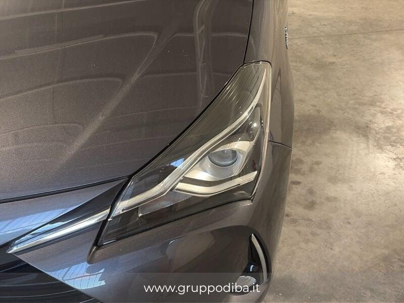 Toyota Yaris III 2017 5p Benzina 5p 1.5h Trend Grey Edition my18