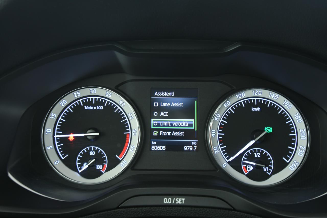 SKODA Karoq 2.0 tdi evo Executive 115cv dsg NEOPATENTATI+CAMERA+ACC