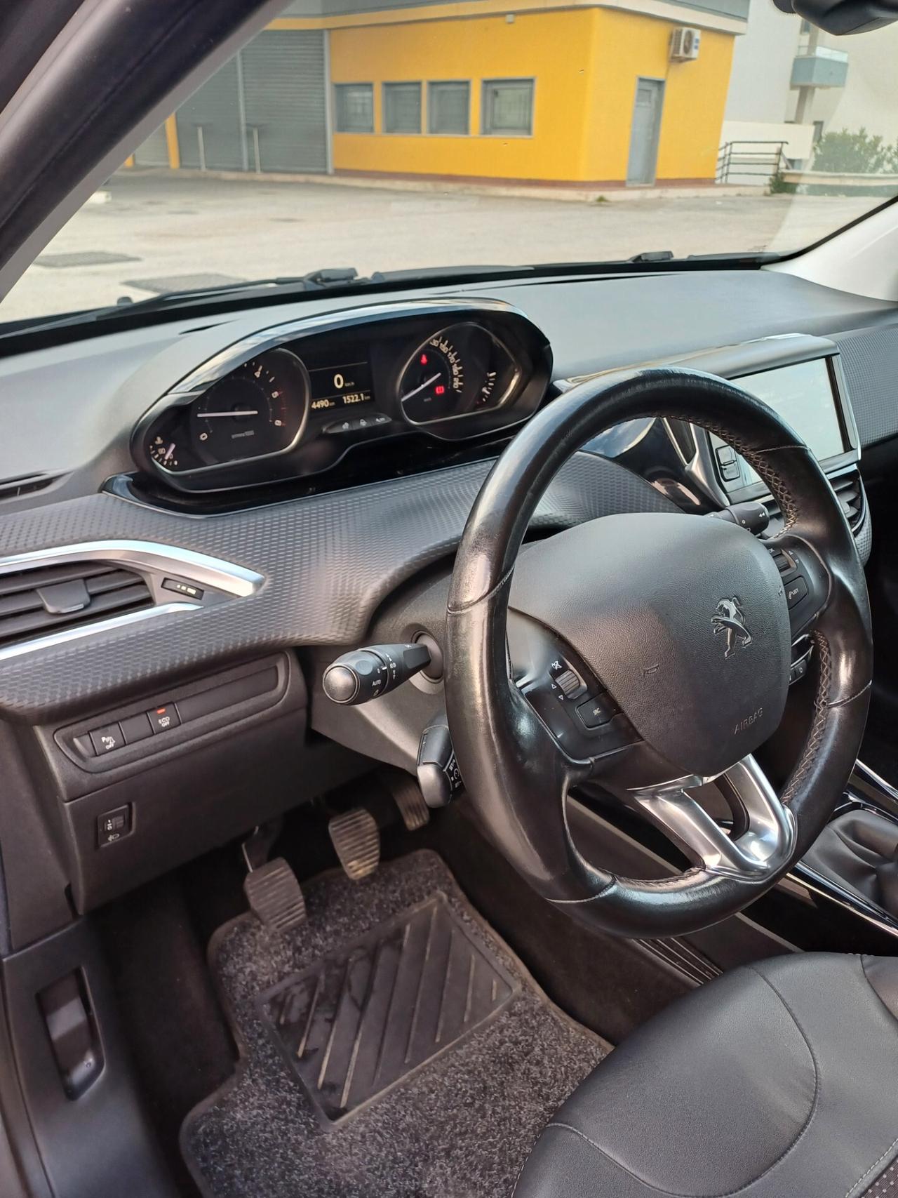 Peugeot 2008 BlueHDi 100 Allure