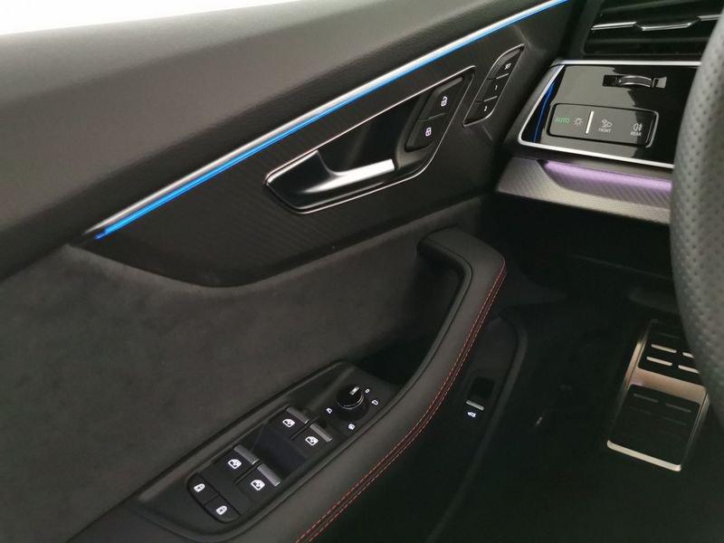 Audi Q8 RS 4.0 mhev 48V performance 640cv tiptronic