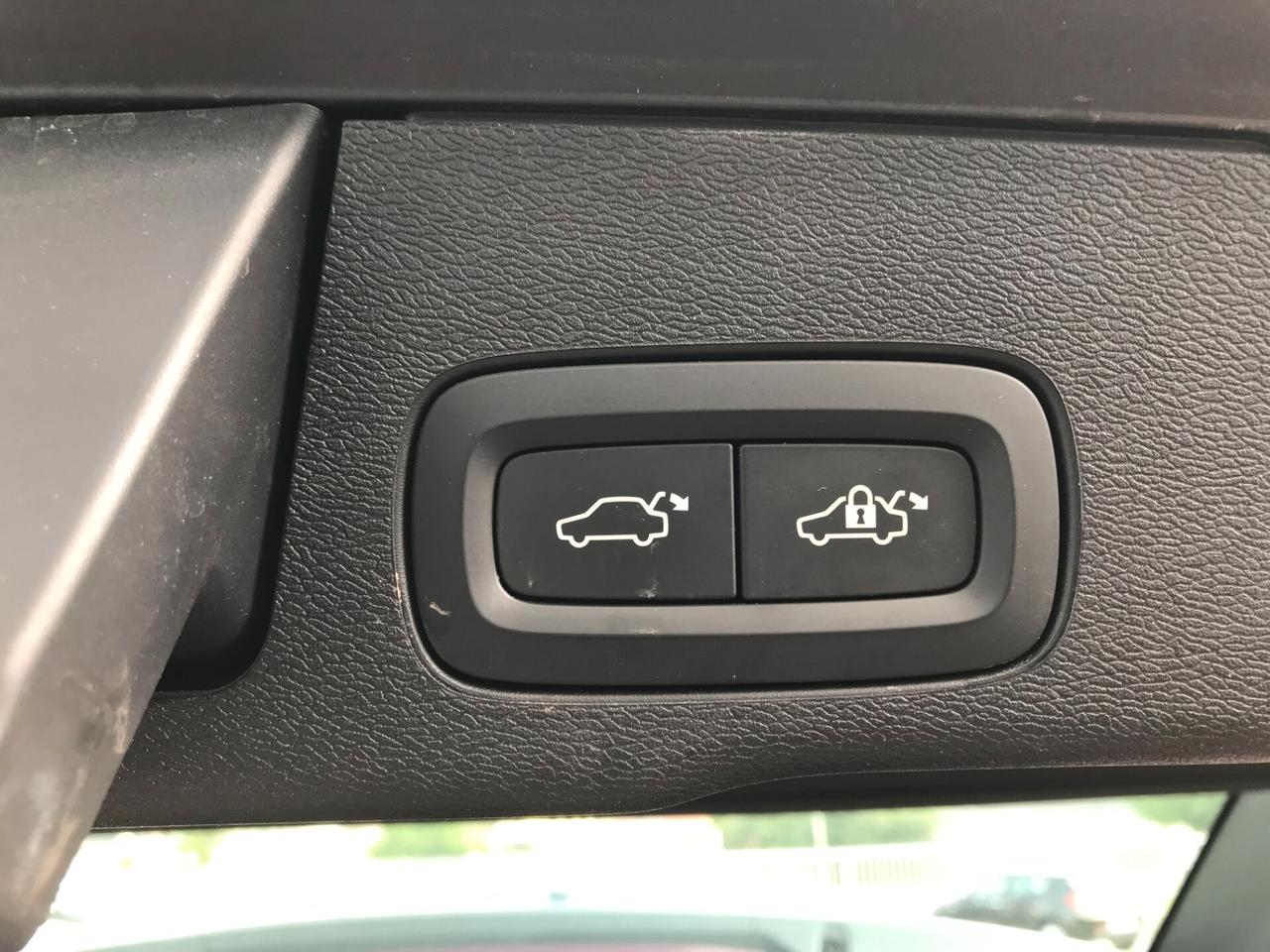 Volvo XC 60 XC60 D5 AWD Geartronic R-design