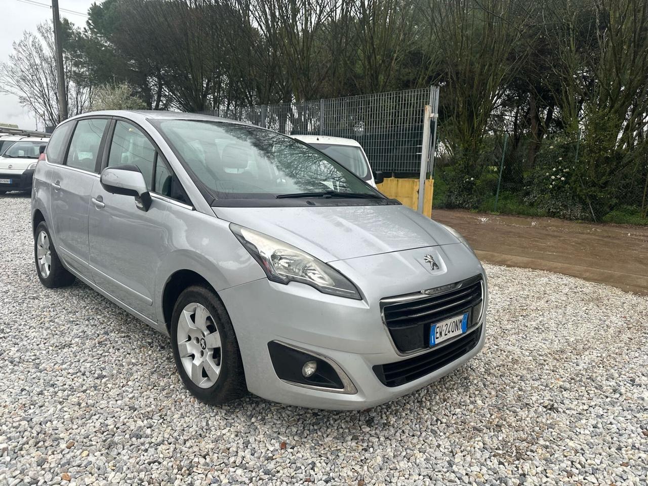 Peugeot 5008 1.6 HDi 115CV Business 7 Posti