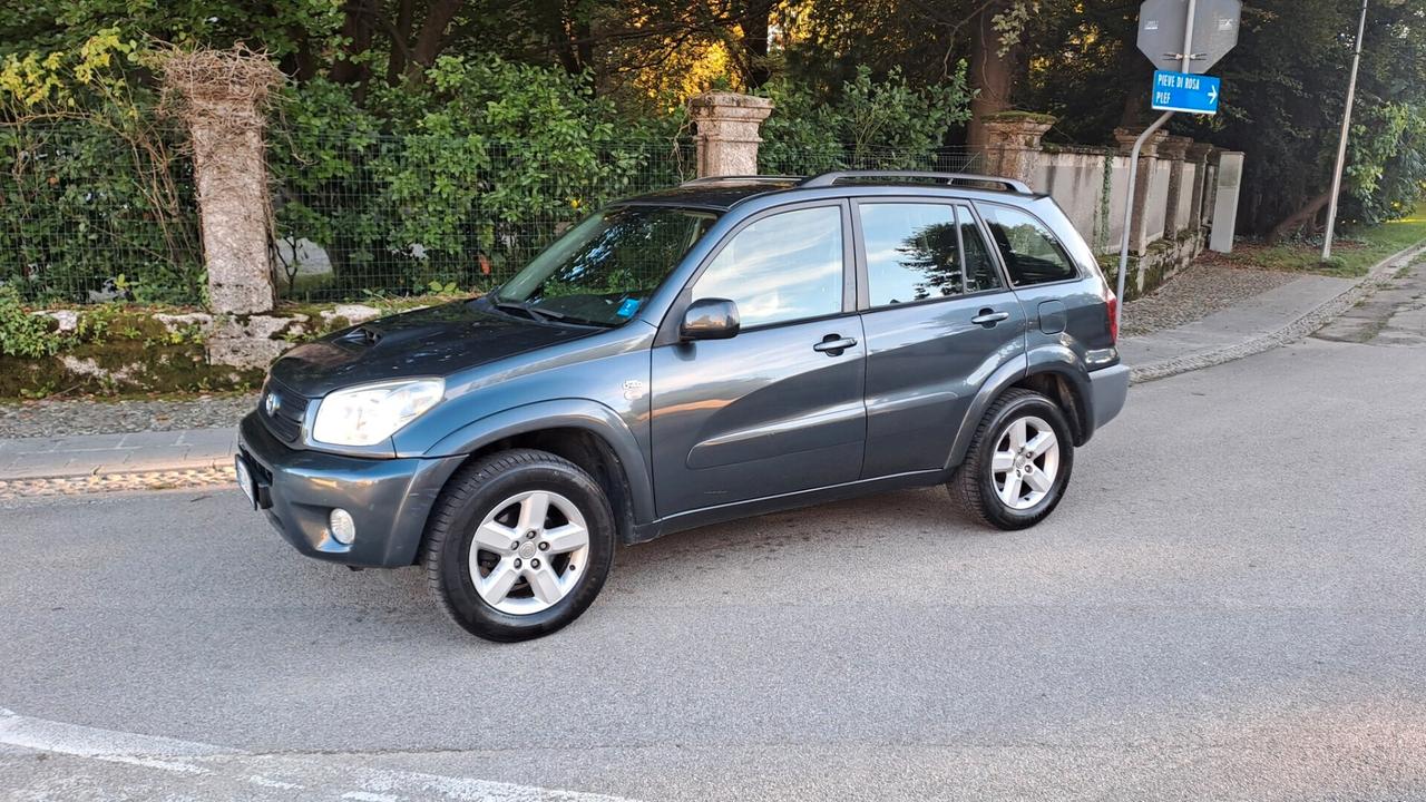 Toyota RAV 4 RAV4 2.0 Tdi D-4D GANCIO TRAINO 1500 KG