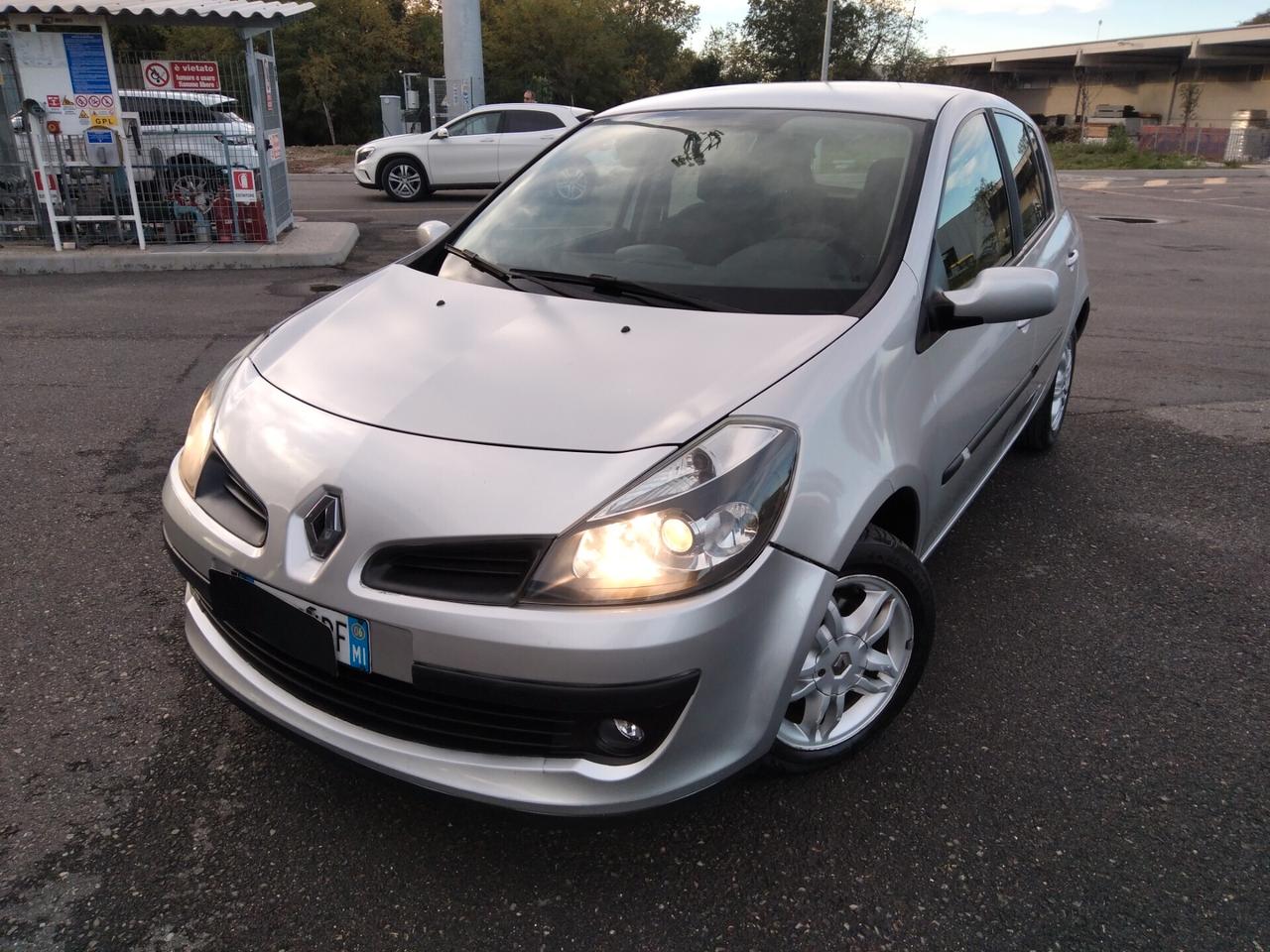 Renault Clio 1.2 16V 75cv 5 porte Luxe x neopatentati