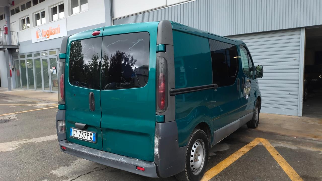 Renault Trafic 6 posti autocarro