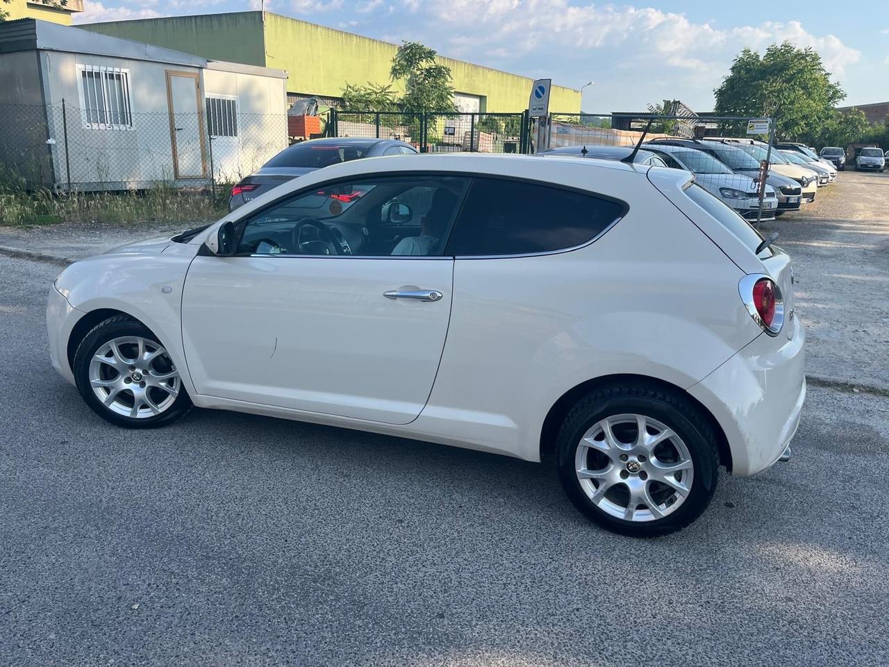 Alfa Romeo MiTo 1.3 JTDm-2 95 CV S&S Distinctive Sport Pack