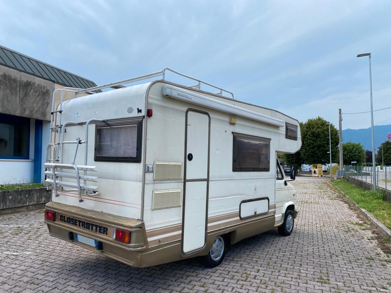 Peugeot J5 Ducato 2.5D Globetrotter Dethleffs 5Posti
