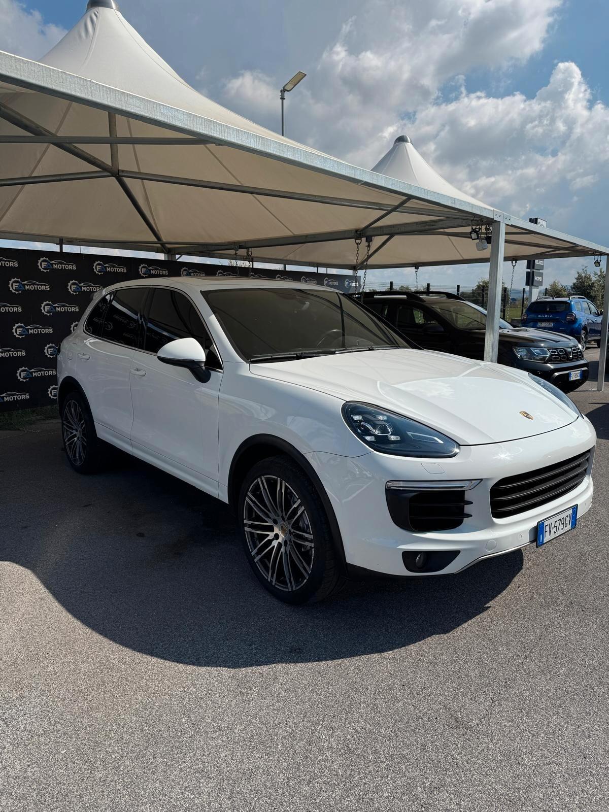 Porsche Cayenne 3.0 Diesel v6 - full optional!!!
