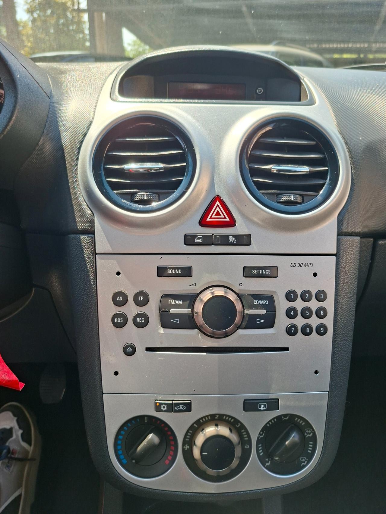 Opel Corsa 1.2 5 porte Club NEOPATENTATI