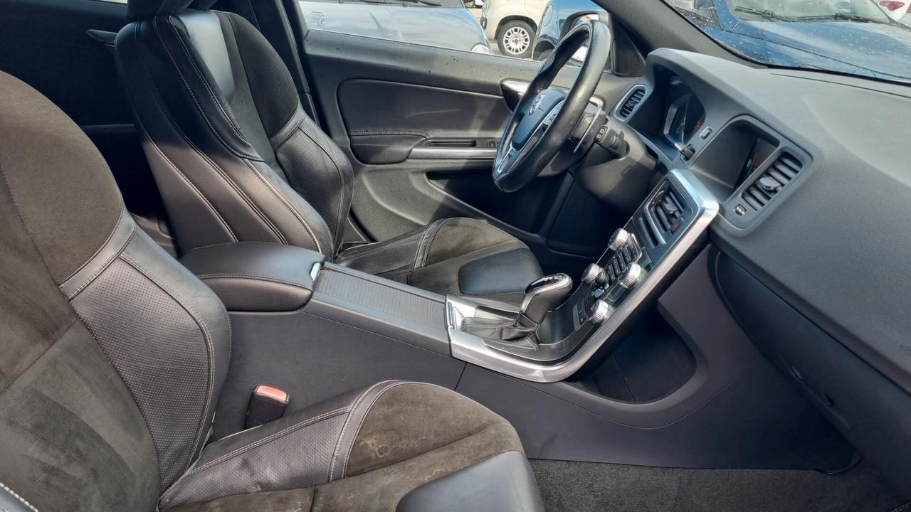 Volvo V60 D4 Geartronic R-design Momentum