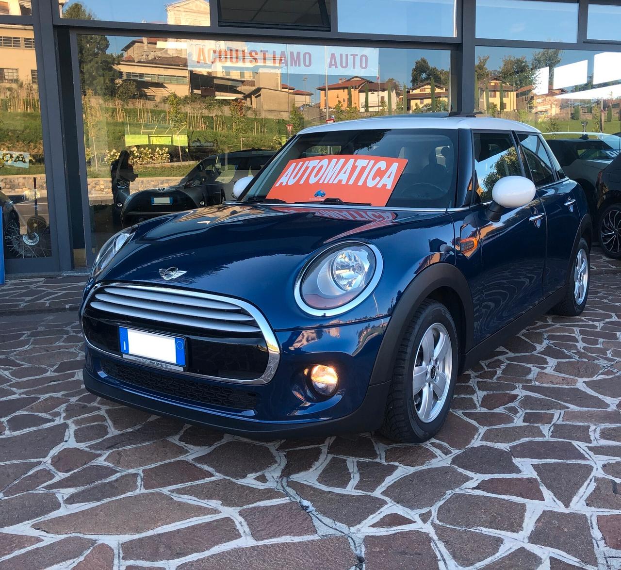 Mini Cooper D 5porte 1.5 Business auto tetto panoramico apribile