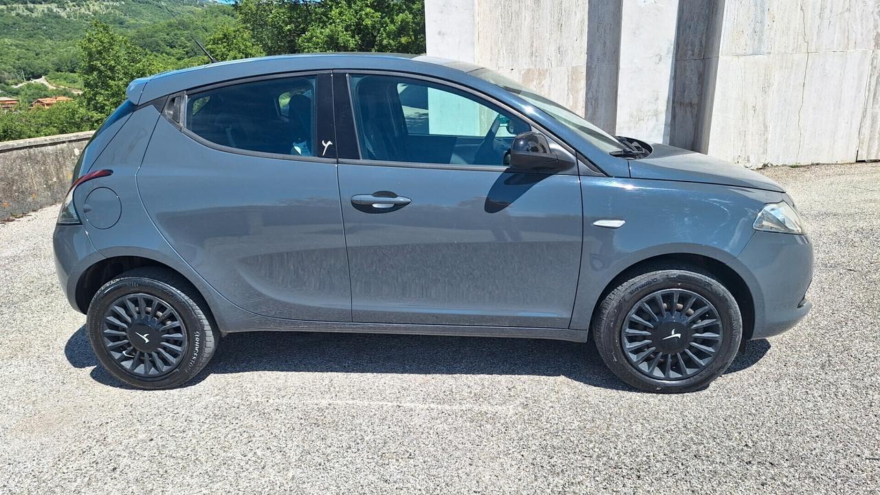 Lancia Ypsilon 0.9 TwinAir 85 CV 5 porte Metano Ecochic Elefantino