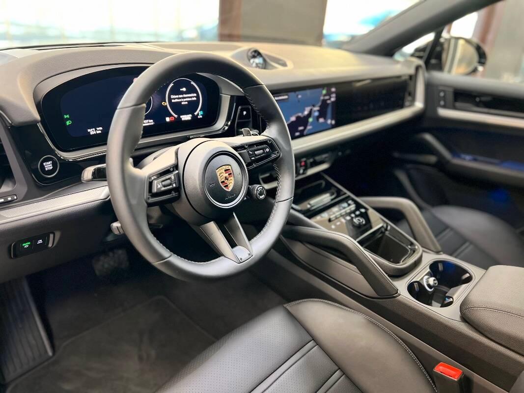 Porsche Cayenne Coupe Coupe e-hybrid Face lift 2024 auto nuova