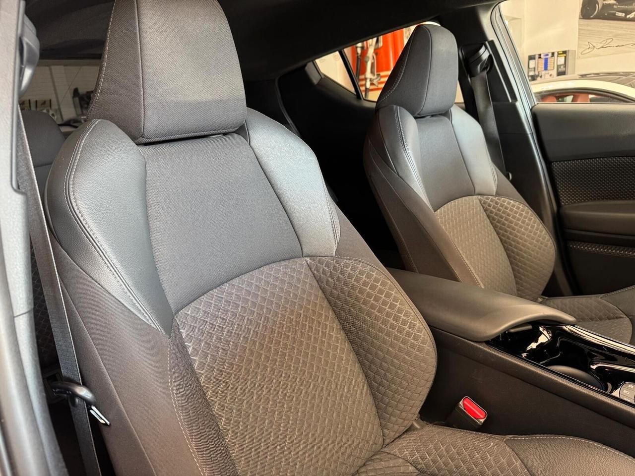 Toyota C-HR 1.8 Hybrid E-CVT Trend UNICOPROPRIETARIO SEMPRE TAGLIANDATA PARI AL NUOVO