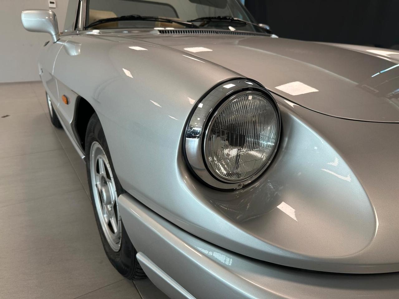 Alfa Romeo Spider 1.6