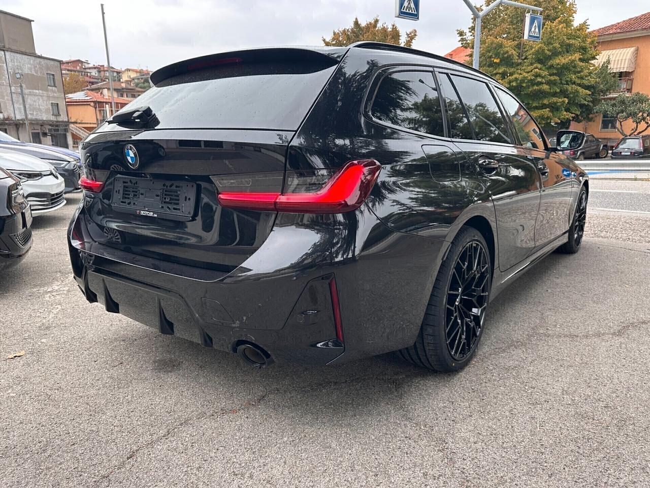 Bmw 318 d Touring M SPORT_PANORAMA_TOTAL BLACK_FARI MATRIX_HEAD-UP 320