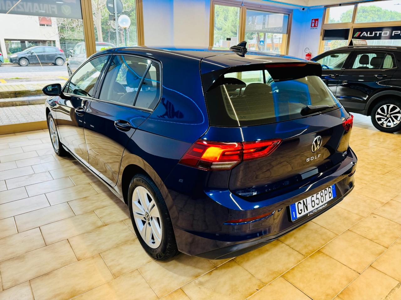 Volkswagen Golf VIII 1.0 eTSI EVO DSG Virtual - Automatica